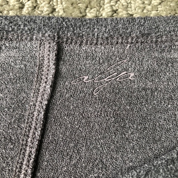 EUC Women’s Francesca’s Collections Oversized Long Sleeve Top size Medium - Picture 6 of 8